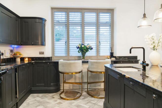 Breakfast bar under the window