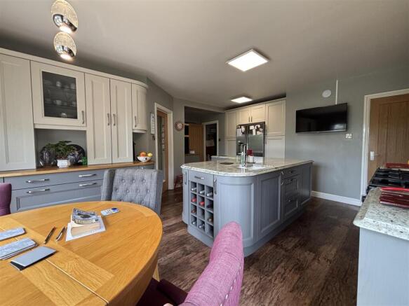 Kitchen Breakfast Room (1).JPG