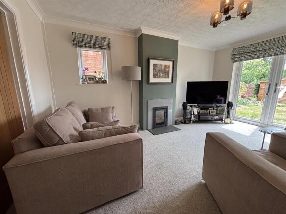 Sitting Room 1 (3).JPG