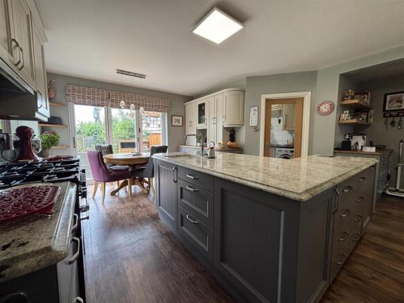 Kitchen Breakfast 1 (3).JPG