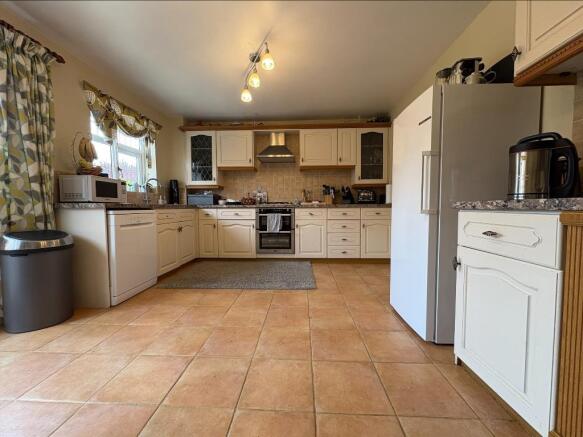 Kitchen Diner (2).jpeg