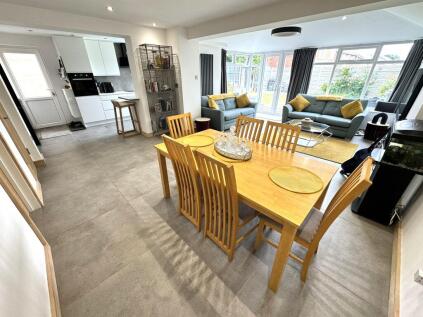 Ensbury Close, Willenhall