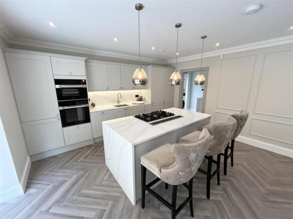 Open Plan Kitchen/Diner/Family Room: