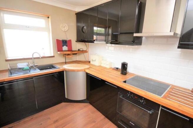 Kitchen/Breakfast Room: