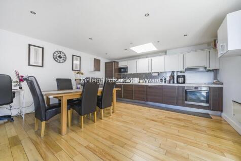 Chase Side, Southgate, London, N14