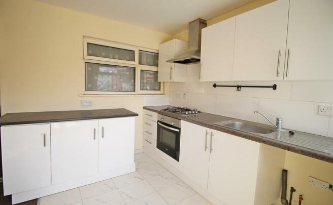 2/3 bedroom maisonette for rent