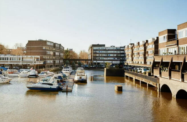 1/2 Bedroom Flat Brentford Docks