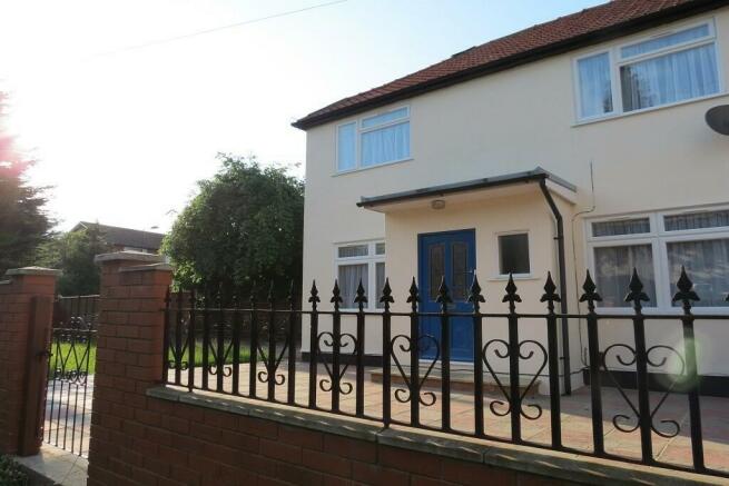 3 bedroom semi-detached house to rent