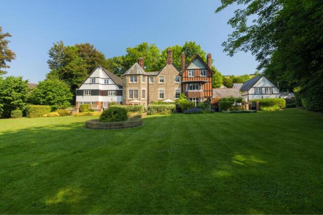 Exterior / Gardens