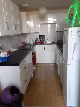 2FF 104 WLR kitchen.