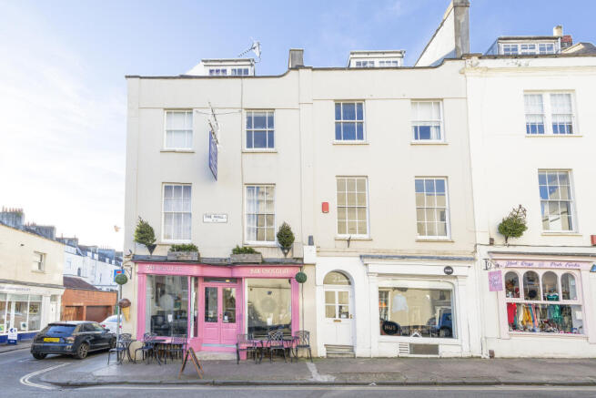 19 to 21 the mall 2.