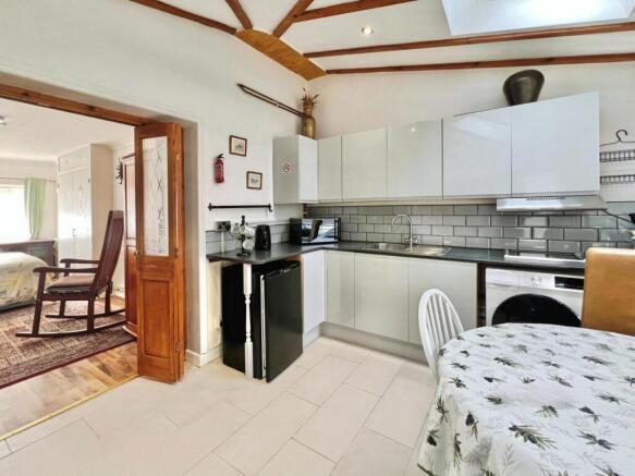Annexe Kitchen/Bed