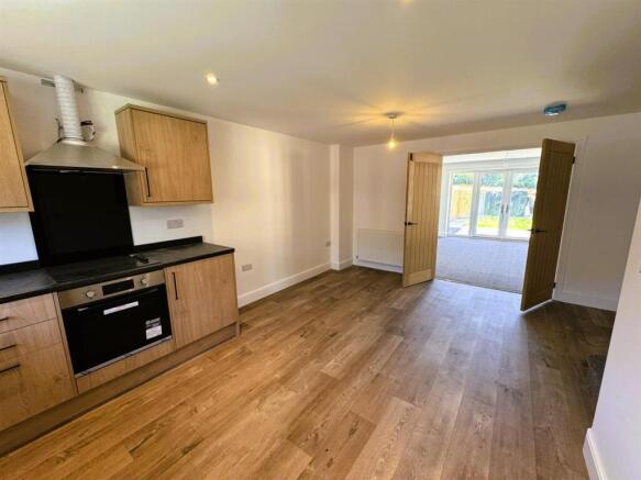KITCHEN/DINING ROOM