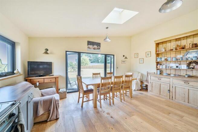 KITCHEN/BREAKFAST ROOM