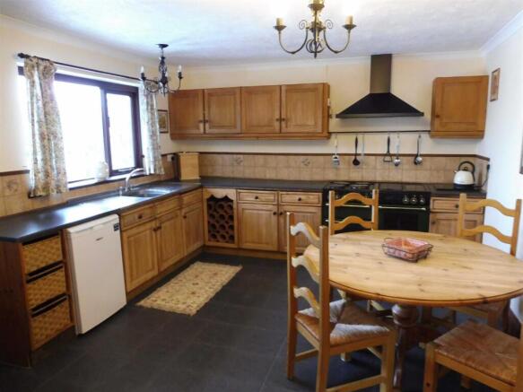 KITCHEN/BREAKFAST ROOM