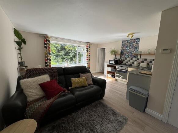 OPEN PLAN LIVING SPACE