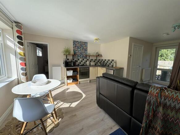 OPEN PLAN LIVING SPACE