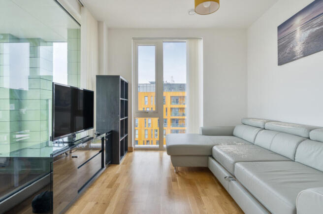 1361700-8-68de9d9...