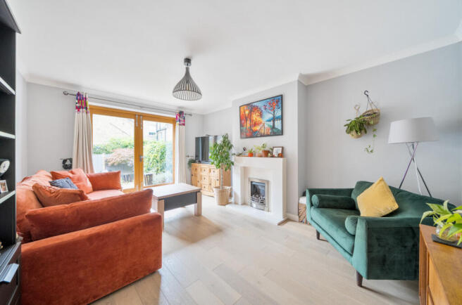 1372455-7-68fa21e...