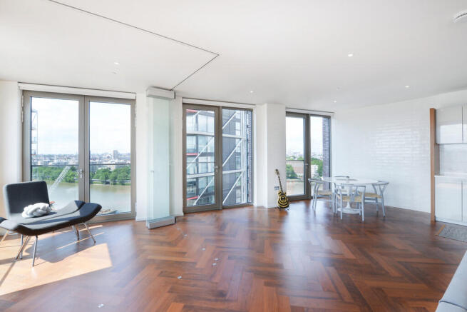 Open-Plan Main Li...
