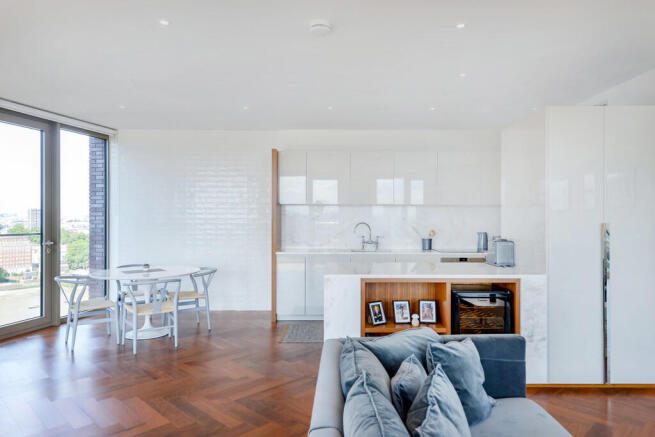 Open-Plan Main Li...
