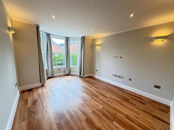 SITTING ROOM BARNFIELD.jpg