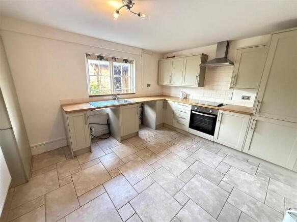 kitchen v1.jpg