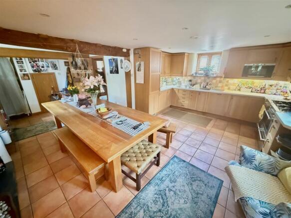 Kitchen dining room.jpg