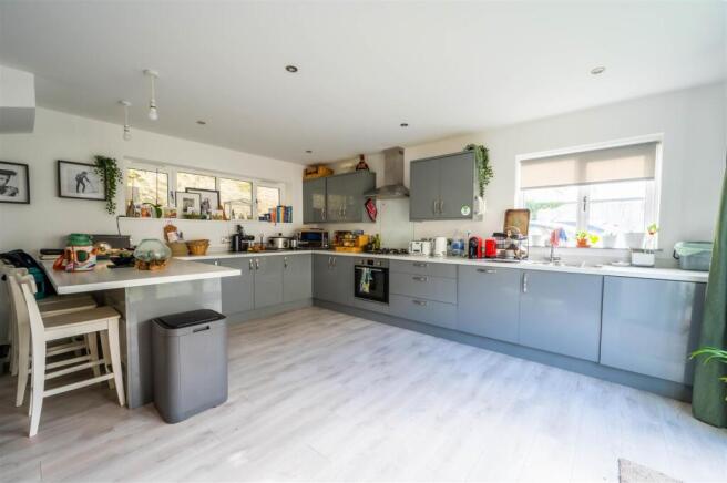 7 Kings Row, Honiton-1.jpg