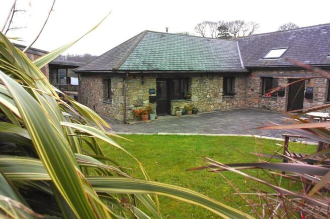 _lQPhQ-dIiULeAFiuAUZKUvZta4 - edited.jpg