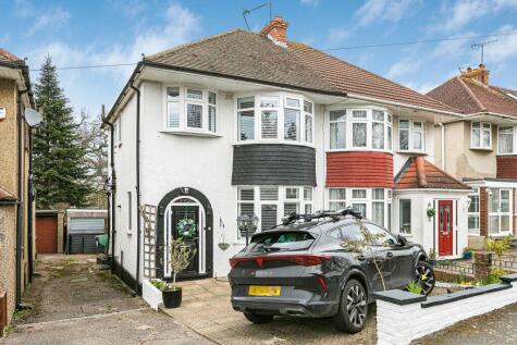 Wroxham Gardens, Potters Bar, EN6