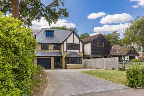 Pine Grove, Brookmans Park, AL9