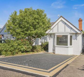 Wroxham Gardens, Potters Bar, EN6
