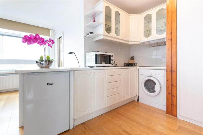 kitchen (1 of 1).jpg