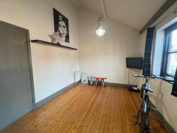 Living area 1.jpg
