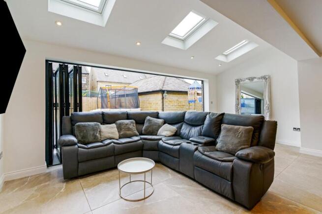 87787_6 Cairn Avenue Guiseley  (9)_low.jpg