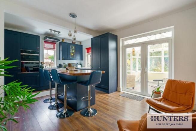 99933_5 Leeds Road Rawdon (4) - Copy_low.jpg