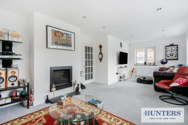 100593_1 Peasehill Close Rawdon (2) - Copy_low.jpg