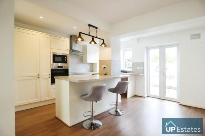 KITCHEN / DINER