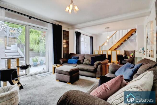 LIVING/DINING ROOM