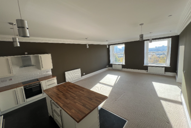 14 Woodside floor 2