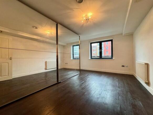 Bedroom 1.jpg
