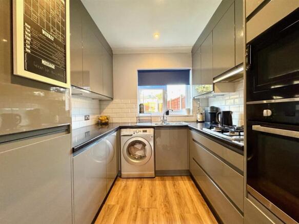 Kitchen 2.jpg