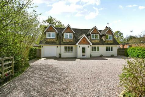 Ifold - 5 bedroom detached house for sale