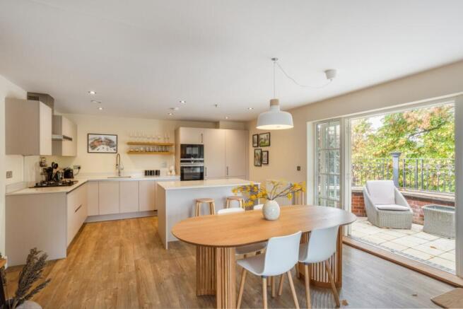 28 Windsor Court ...