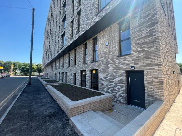 3 Bedroom End Terrace for Rent