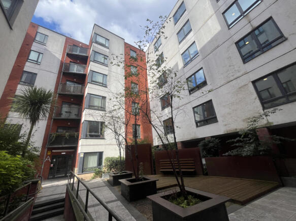 2 bed apartment to rent Citadel, Manchester M4