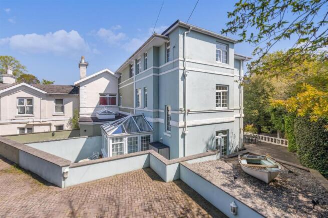 A03 - The Hamptons, Torquay - 250429.jpg