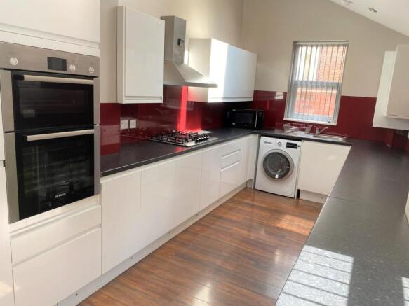 69335_7796_IMAGES_MAIN_693353