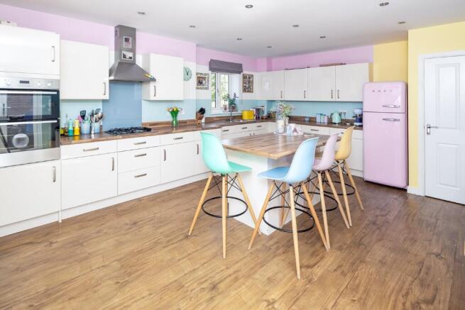 Kitchen-Brk-Family 